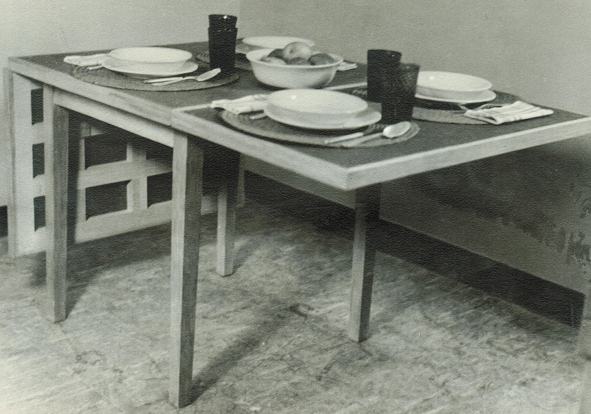 Mesa plegable Mobiliario para el Centro Urbano Presidente Miguel Alemán ca. 1950 Archivo Clara Porset, CIDI FA UNAM